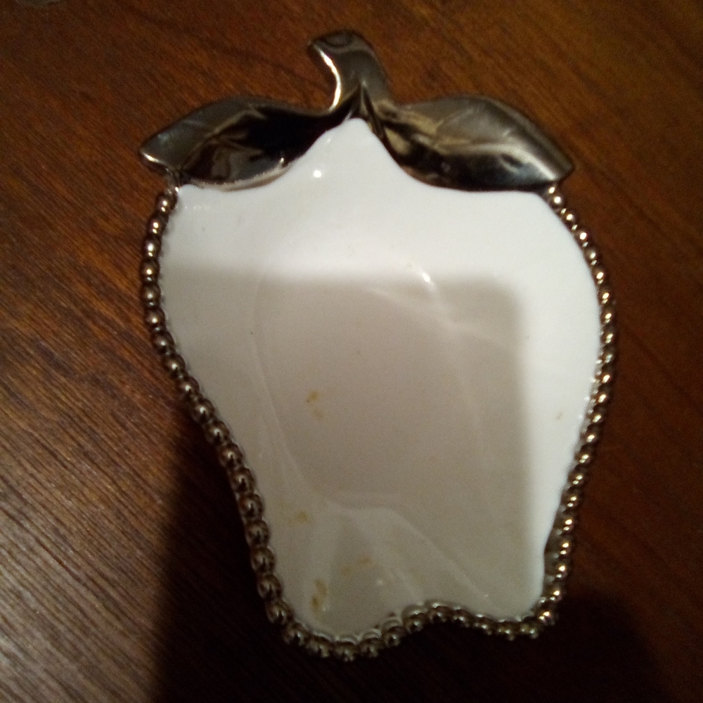 Apple shape candy dish